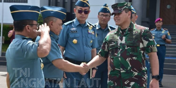 Kasal Laksamana TNI Dr. Muhammad Ali memberikan pembekalan penting mengenai Diplomasi Angkatan Laut sebagai Instrumen Strategis