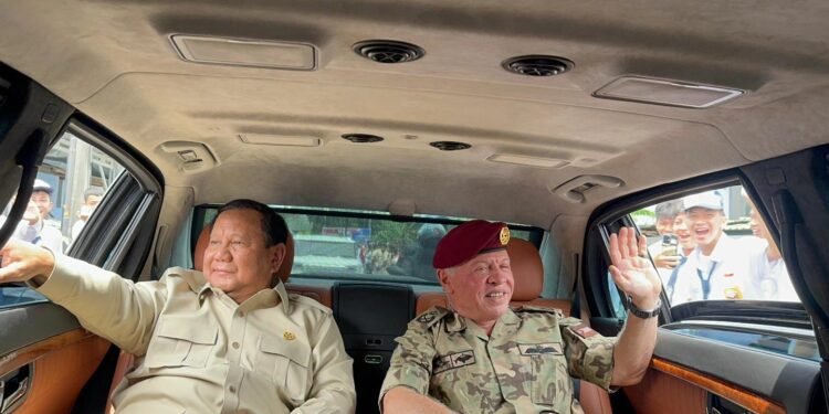 Presiden Republik Indonesia, Prabowo Subianto, secara langsung mengantar keberangkatan Raja Kerajaan Yordania Hasyimiah, Raja Abdullah II ibn Al Hussein ke Pangkalan TNI AU (Lanud) Halim Perdanakusuma,
