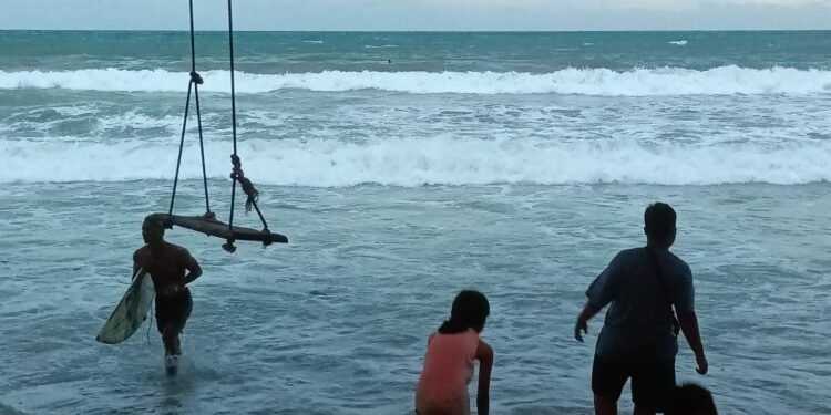 Keindahan Pantai Pandan Carita-Banten