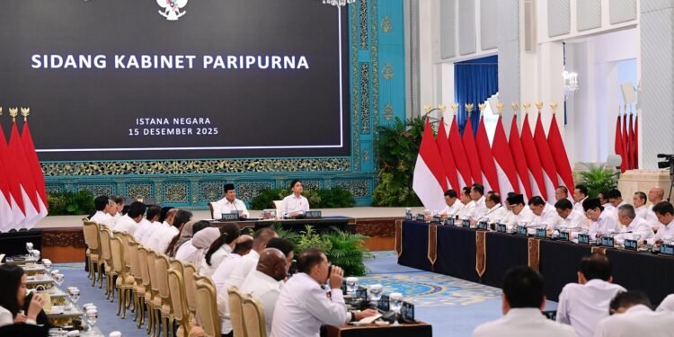 Presiden Prabowo Subianto memimpin Sidang Kabinet Paripurna yang digelar di Istana Negara,