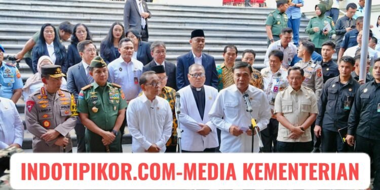 Mendagri Bersama Sejumlah Menteri Pantau Kesiapan Ibadah Malam Natal 2025 di Jakarta