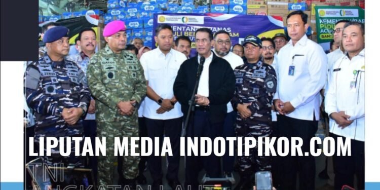 Menteri Pertanian Republik Indonesia (Mentan RI) Dr. Ir. H. Andi Amran Sulaiman, M.P. melaksanakan peninjauan sekaligus pemberangkatan bantuan kemanusiaan oleh TNI AL bagi masyarakat terdampak bencana