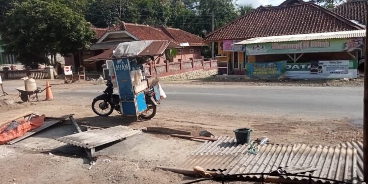 Masyarakat Mengeluh Sangat Dirugikan Dengan Adanya Proyek Saluran Air Tidak Bertanggung Jawab