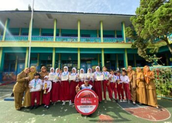 SDN 7 Ciamis Berikan Penghargaan bagi Siswa Berprestasi dalam Upacara Bendera