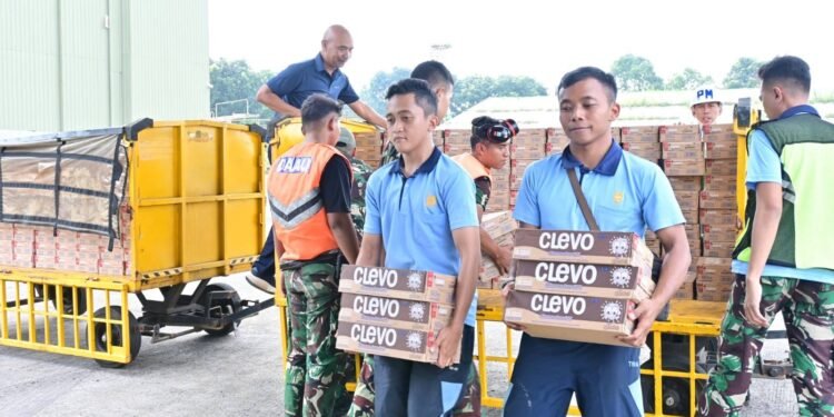 “Lanud Husein Sastranegara Salurkan 3 Ton Bantuan Kemanusiaan untuk Korban Bencana Sumatra”