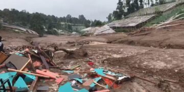 Bencana tanah longsor terjadi di kaki Gunung Burangrang, tepatnya di Kampung Babakan Pasirkuning RT 05 RW 11, Desa Pasirlangu, Kecamatan Cisarua, Kabupaten Bandung Barat,