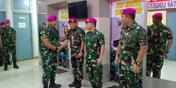 ASLOG PANGKORMAR PIMPIN PENGUKUHAN PARA PABAN SLOG KORPS MARINIR
