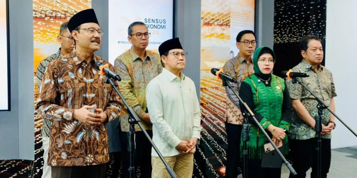 Menteri Sosial Saifullah Yusuf (Gus Ipul) bersama Menteri Koordinator Bidang Pemberdayaan Masyarakat Muhaimin Iskandar (Cak Imin) dan Kepala BPS Amalia Adininggar Widyasanti melakukan pencanangan ground check atau verifikasi