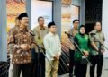 Menteri Sosial Saifullah Yusuf (Gus Ipul) bersama Menteri Koordinator Bidang Pemberdayaan Masyarakat Muhaimin Iskandar (Cak Imin) dan Kepala BPS Amalia Adininggar Widyasanti melakukan pencanangan ground check atau verifikasi