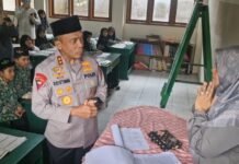 Kapolda Jabar Umrahkan Guru Ponpes Cipasung Tasikmalaya dan Suaminya