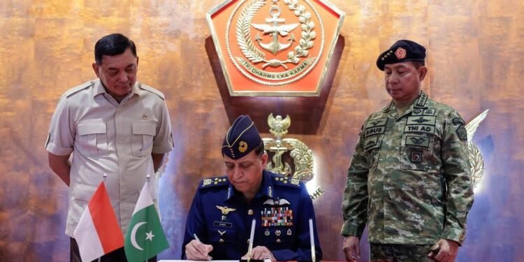 Menteri Pertahanan Sjafrie Sjamsoeddin bersama Panglima TNI dan para Kepala Staf Angkatan menerima kunjungan Kepala Staf Angkatan Udara Pakistan,