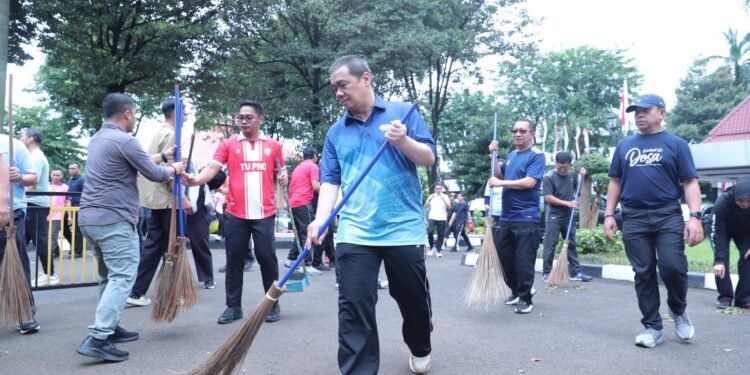 Wakil Menteri Desa dan Pembangunan Daerah Tertinggal (Wamendes PDT) Ahmad Riza Patria mulai mengkampanyekan Gerakan ASRI di lingkungan Kementerian Desa PDT.