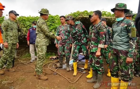 Panglima TNI Tinjau Lokasi Longsor Cisarua Bandung Jabar.