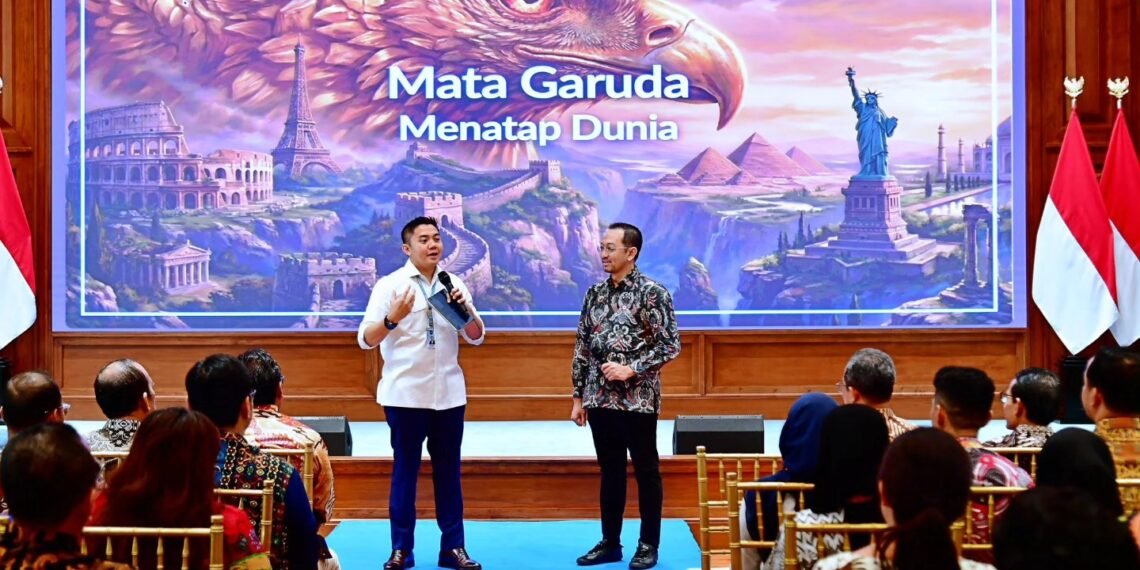 Sekretaris Kabinet Teddy Indra Wijaya menyapa para alumni penerima Beasiswa Lembaga Pengelola Dana Pendidikan (LPDP) RI yang tergabung dalam Mata Garuda.