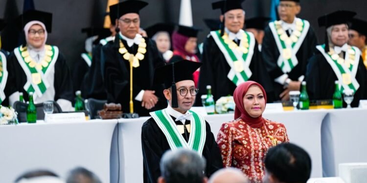 Universitas Nasional Anugerahkan Gelar Profesor Kehormatan Kepada Menteri Kebudayaan Fadli Zon