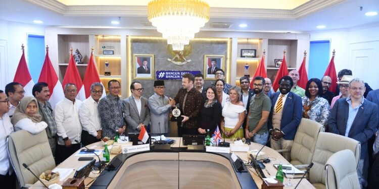 Menteri Desa dan Pembangunan Daerah Tertinggal (Mendes PDT) Yandri Susanto, menerima audiensi delegasi 15 CEO perusahaan inovasi energi dan teknologi asal Inggris