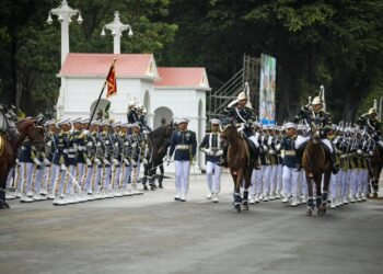 Upacara Serah Terima Pengawal Istana Kepresidenan oleh Paspampres (Pasukan Pengamanan Presiden).