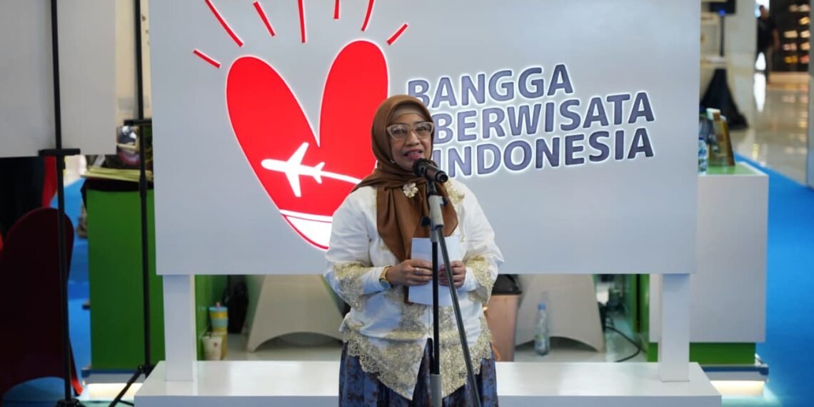 Kementerian Pariwisata (Kemenpar) bersama Kementerian Ekonomi Kreatif/Badan Ekonomi Kreatif (Kemenekraf/Bekraf), Himpunan Peritel dan Penyewa Pusat Perbelanjaan Indonesia (HIPPINDO),
