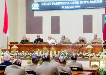 Bupati Ciamis H. Herdiat Sunarya turut hadir bersama Gubernur Jawa Barat, para kepala daerah atau yang mewakili dari wilayah sekitar seperti Bupati Pangandaran dan Bupati Kuningan