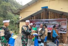 SATGAS YONIF 301/PKS GELAR BAKTI SOSIAL DI PEDALAMAN PAPUA TENGAH