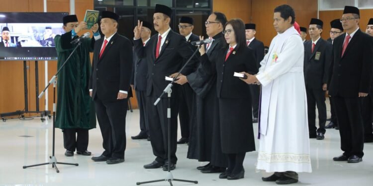 Selamat! 11 Hakim Tinggi Pemilah Perkara dan 25 PP MA Resmi Dilantik Ketua MA