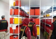 TIM PENYIDIK KEJATI SUMSEL KEMBALI LAKUKAN PENGGELEDAHAN TERKAIT PERKARA DUGAAN TIPIKOR KEGIATAN PENDISTRIBUSIAN SEMEN WILAYAH PROV. SUMSEL OLEH DISTRIBUTOR PT. KMM