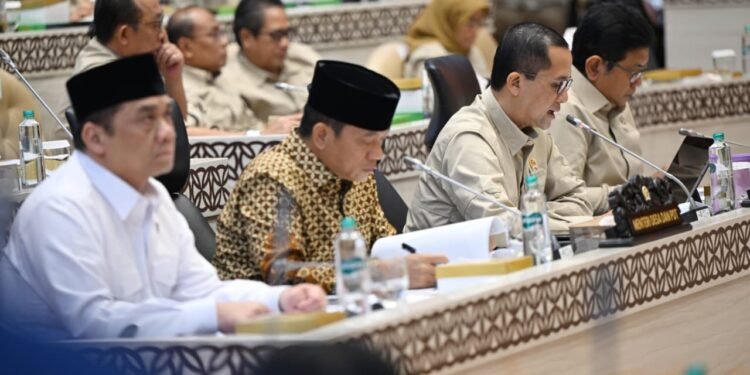 Kementerian Transmigrasi melaporkan capaian kinerja program Trans Tuntas tahun 2025 kepada Komisi V DPR RI. Sebanyak 13.248 bidang Sertipikat Hak Milik (SHM)