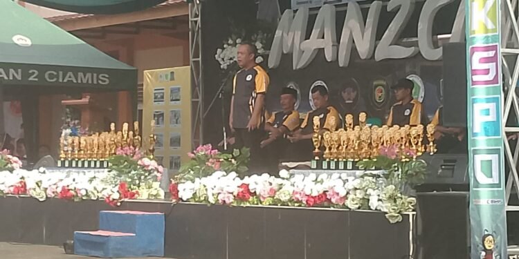 Kegiatan EXPO yang dikemas dalam Ekspresi Kreasi Seni dan Olahraga Komite MAN 2 Ciamis 2026 ini dibuka secara resmi oleh Kepala Kementerian Agama Kabupaten Ciamis.
