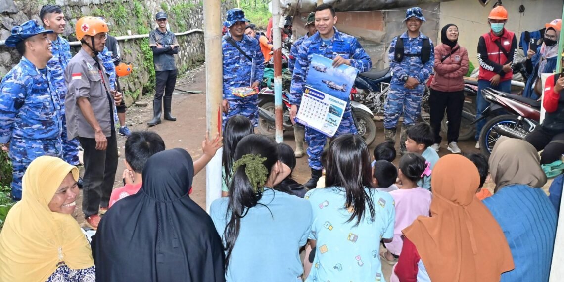 “Lanud Husein Sastranegara Beri Dukungan Psikososial bagi Korban Longsor Cisarua Bandung Barat”