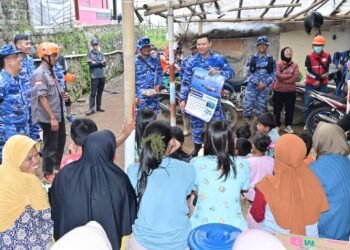 “Lanud Husein Sastranegara Beri Dukungan Psikososial bagi Korban Longsor Cisarua Bandung Barat”