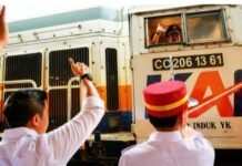 Seskab Teddy: Kereta Api Kerakyatan Harga Tiketnya Turun, Kualitasnya Meningkat