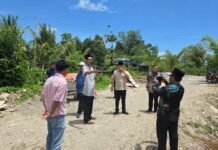 Menteri Desa dan Pembangunan Daerah Tertinggal (Mendes PDT) Yandri Susanto meninjau progres pembangunan Koperasi Desa (Kopdes) Merah Putih