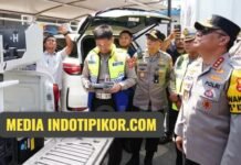 Wakapolri Komjen Pol. Prof. Dr. Dedi Prasetyo, S.H., M.Hum., M.Si., M.M., meninjau langsung kesiapan Command Center Operasi Ketupat