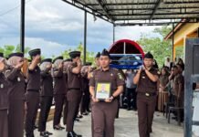 PEMAKAMAN JAKSA FUNGSIONAL PADA KEJAKSAAN NEGERI SINJAI ALMARHUMAH ISNAWATI YAMIN, S.H.