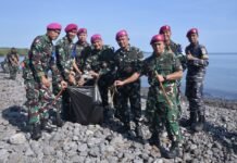 Akhiri Rangkaian Latihan Pasmar 2, Semarak Bhakti TNI AL di Pantai Merak Situbondo