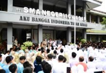 Momen Haru Presiden Prabowo dan Siswa SMAN 1 Cilacap Nyanyikan Lagu-Lagu Nasional