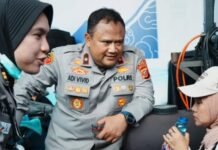 Wakapolda Jabar Brigjen Pol. Adi Vivid Agustiadi Bachtiar, S.I.K., M.Hum., M.S.M., hadir langsung di tengah kegiatan aksi untuk memastikan pelayanan kesehatan