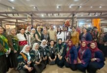 Jenderal TNI Maruli Simanjuntak selaku Kepala Staf Angkatan Darat (KSAD) bersama Ibu Uli Simanjuntak menjadi kunjungan istimewa yang semakin menarik perhatian pengunjung.