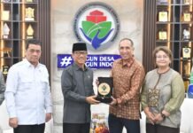 Menteri Desa dan Pembangunan Daerah Tertinggal (Mendes PDT) Yandri Susanto bersama Wakil Mendes PDT Ahmad Riza Patria menerima audiensi dari ADB Indonesia Resident Mission