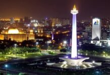Diceritakan Dalam Buku Bisnis Teuku Markam menjadi sumber untuk mengumpulkan sejumlah 28 kg emas yang ditempatkan di puncak Monumen Nasional (Monas)
