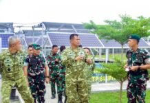 Wakil Panglima (Wapang) TNI Jenderal TNI Tandyo Budi R didampingi Kasdam Jaya Mayjen TNI Putra Widyawinaya Cek Kesiapsiagaan Yonif TP 843/PYV .