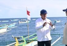 Presiden Prabowo Subianto kembali menunjukkan keseriusannya membangun sektor kelautan dan perikanan nasional. Dalam kunjungannya ke Kampung Nelayan Merah Putih (KNMP)