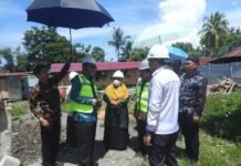 Direktur Jenderal Badan Peradilan Agama, Drs. H. Muchlis, S.H., M.H. didampingi Ketua PTA Manado, Drs. M. Arsyad M, S.H., M.H melakukan peninjauan pembangunan Gedung baru Pengadilan Agama Bitung