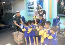 Dandim 0612/Tasikmalaya Tanamkan Cinta Tanah Air kepada Anak Usia Dini dalam Kegiatan Outing Class PAUD Roushotul Harissyah