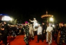 Bupati Ciamis iringi prosesi Kirab Mahkota Binokasih, Ribuan Warga Padati Astana Gede Kawali