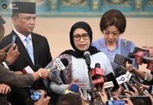 Presiden Prabowo Subianto melantik Mantan Wartawan Senior Nanik S. Deyang sebagai Kepala Badan Gizi Nasional serta Agustina Arumsari dan Trenggono sebagai Wakil Kepala Badan Gizi Nasional.