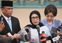 Presiden Prabowo Subianto melantik Nanik S. Deyang sebagai Kepala Badan Gizi Nasional serta Agustina Arumsari dan Trenggono sebagai Wakil Kepala Badan Gizi Nasional.