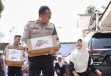 Kepolisian Negara Republik Indonesia (Polri) menyalurkan 500 paket sembako kepada panti sosial disabilitas, yayasan hingga panti asuhan di Kota Depok,di Depok, Jawa Barat,
