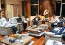 Kepala BP BUMN sekaligus COO Danantara, Dony Oskaria, menghadiri pertemuan di Gedung Badan Pengawasan Keuangan dan Pembangunan (BPKP) bersama Kepala BPKP Muhammad Yusuf Ateh, Menteri Investasi dan Hilirisasi/Kepala BKPM sekaligus CEO Danantara Rosan Roeslani, serta Menteri Perumahan dan Kawasan Permukiman (PKP) Maruarar Sirait.