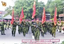 PENUH HARU, TRADISI PENYAMBUTAN WARNAI KEPULANGAN PRAJURIT KORPS MARINIR USAI TUNTASKAN PENUGASAN